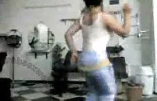 XXX derin boğazın ne olduğunu ve böyle bir boğazın ne yaptığını sex izle cepten gösteriyor,