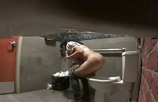 XXX yazabilir ve aşağıdan yukarıdan bir poz içinde benzer reklamlardan sex borno indir